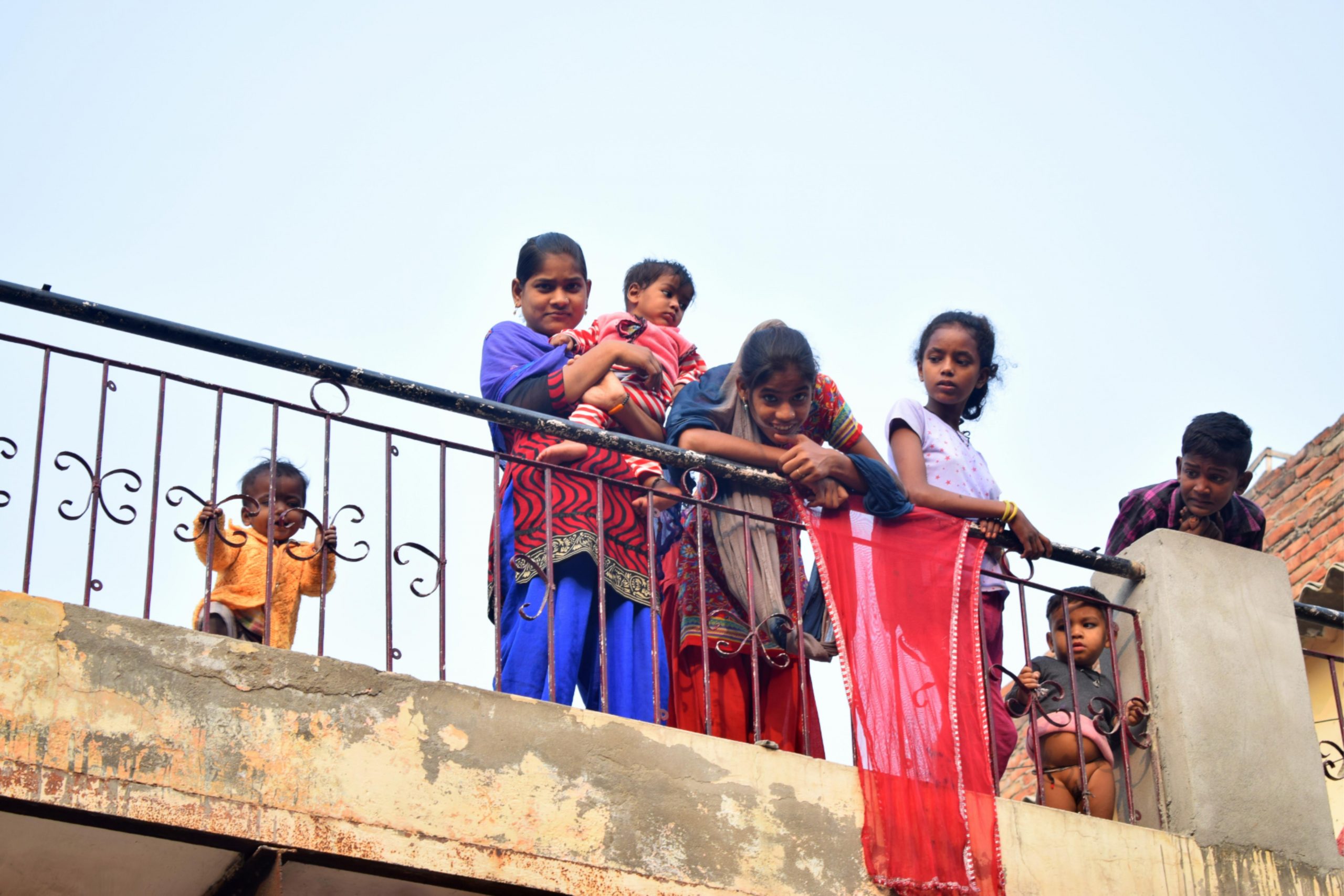 Parents and Students Struggle for Online Education in Neemgaon Parents and Students Struggle for Online Education in Neemgaon