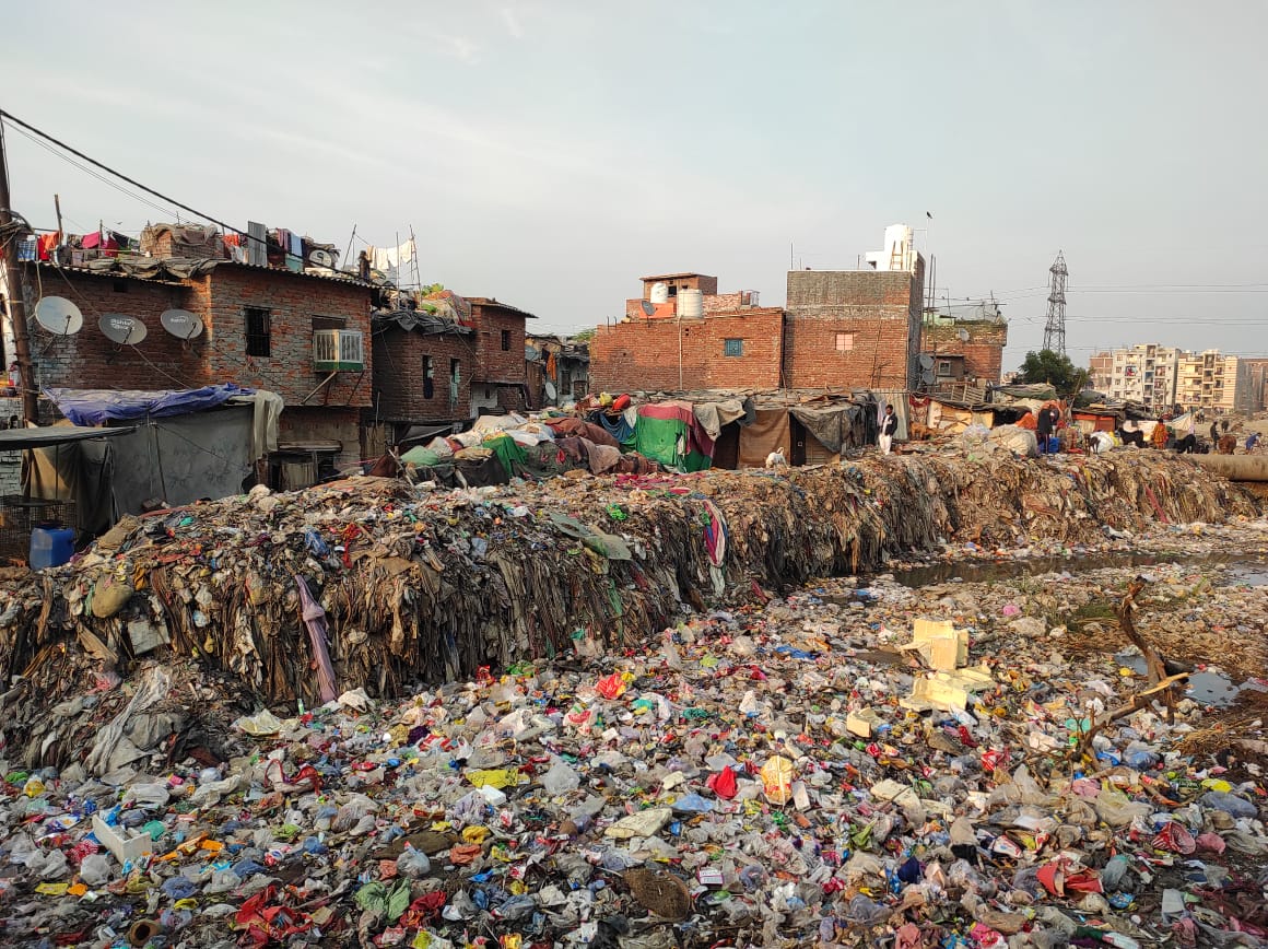The slums of Taimoor Nagar and their deteriorating conditions The slums of Taimoor Nagar and their deteriorating conditions